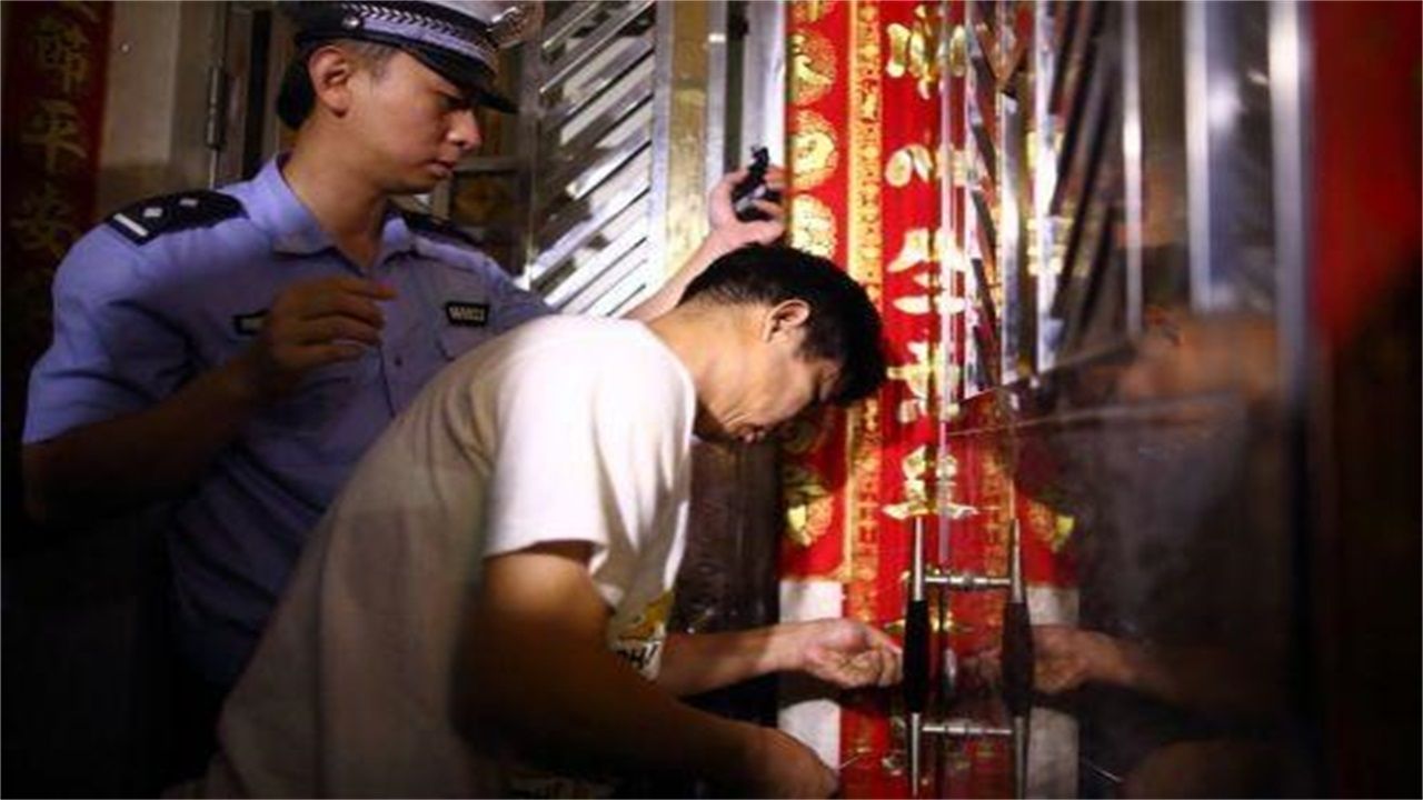 湘潭请开锁师傅开了锁后，师傅为什么一般都不进门，就算主人请也不进去？